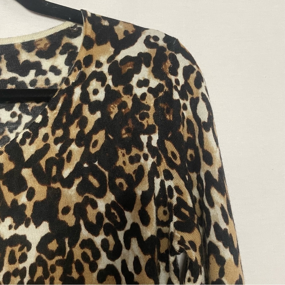 Talbots Soft Merino Wool Bishop Sleeve V-Neck Sweater in Leopard Print - Picture 10 of 14